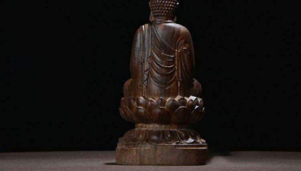 Buddha statue Shakyamuni seated natural aloe BW1901