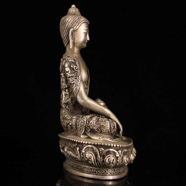 Chinese antique handmade Tibetan silver gilt silver Buddha statue inlaid with precious stones in Qing Dynasty