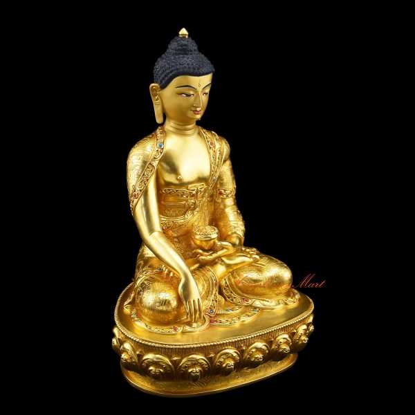 Fine Quality Beautifully Hand Carved 24 Karat Gold Gilded Hand Painted Face Tomba Shakyamuni Buddha Copper Statue from Patan, Nepal