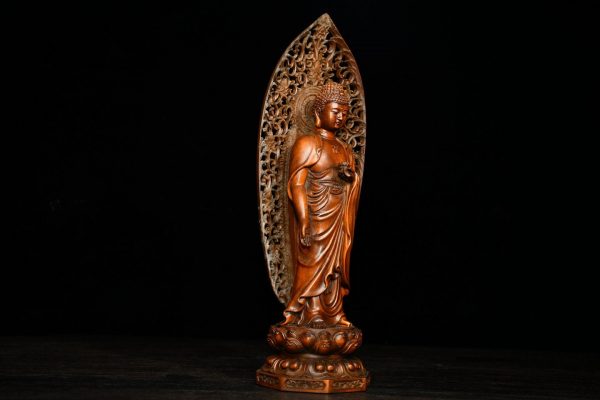 Chinese ancient natural boxwood Buddha statue, pure hand carved exquisite patterns are rare and precious, can be collected